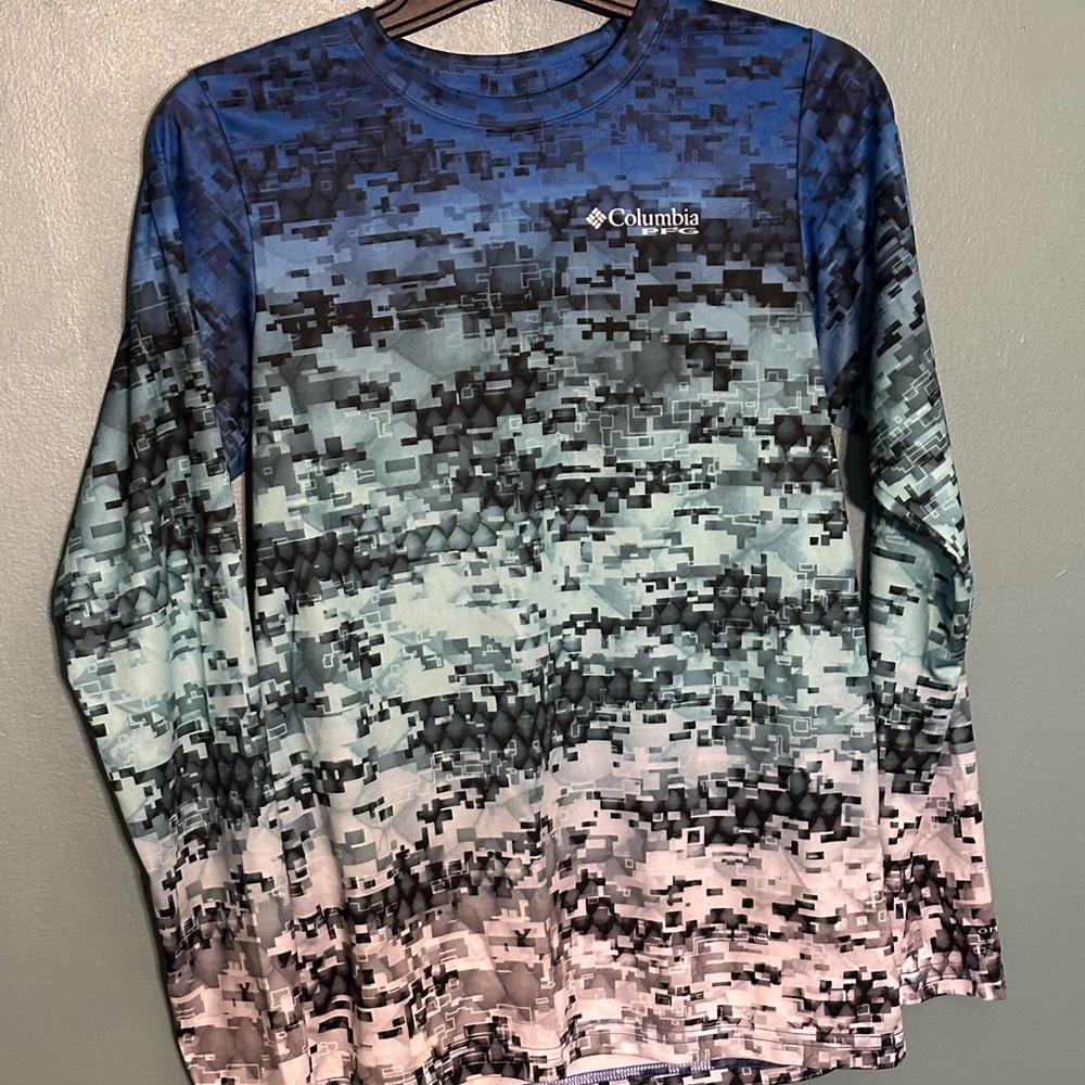 New Without Tags Columbia PFG Omni-Shade Blue + Black Digital Camo Long Sleeve